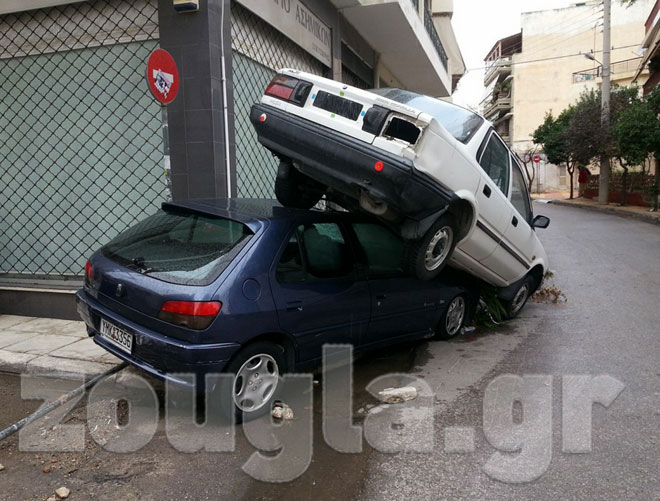 «Συνθέσεις» της βροχής στους δρόμους της Νίκαιας