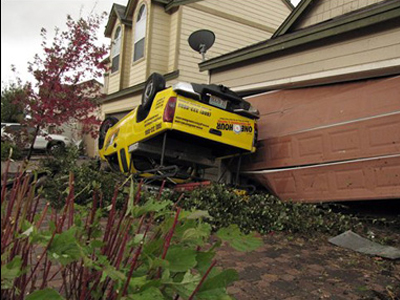 Τεράστιες οι καταστροφές από το «φονικό» πέρασμα των ανεμοστρόβιλων