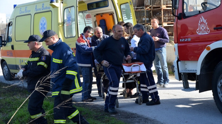 Hλεία: Αυτοκίνητο έπεσε σε γκρεμό