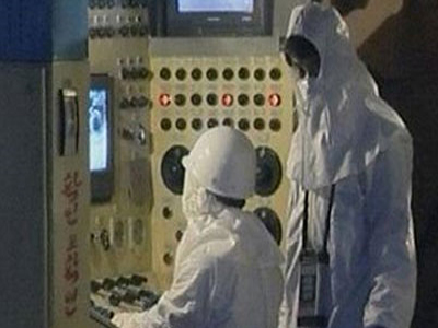 Προσπαθούν να απομακρύνουν το ραδιενεργό νερό