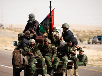 Διφορούμενες απόψεις για χερσαία επέμβαση στη Λιβύη