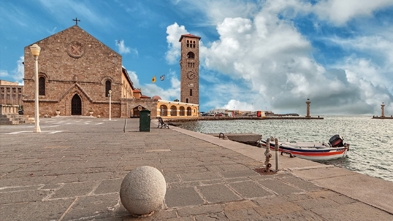 Ρόδος: Μικρή μείωση 2% για την τουριστική κίνηση τον Ιούλιο