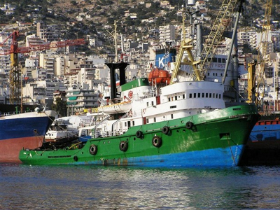 Ανέλκυση πλοίου στο Πέραμα