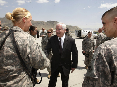 Αιφνιδιαστική επίσκεψη Γκέιτς στο Αφγανιστάν
