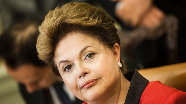 Σε ελεύθερη πτώση η δημοτικότητα της Ρούσεφ