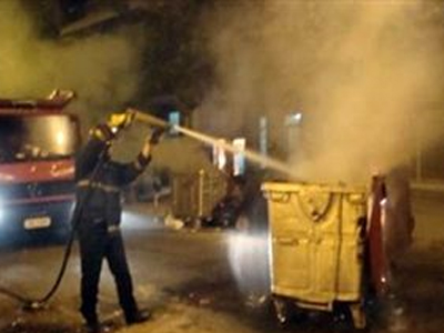 Κάηκαν κάδοι απορριμμάτων στο Περιστέρι