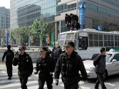 Κοντά στον δράστη της διπλής βομβιστικής επίθεσης