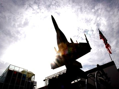 Μικρή αύξηση στις εξοπλιστικές δαπάνες παγκοσμίως