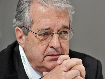 Η μη αύξηση του ΦΠΑ φέρνει παραίτηση