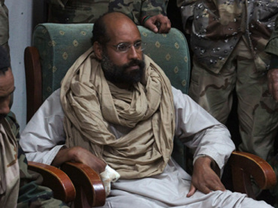 Μόνος του… κι όλοι τους