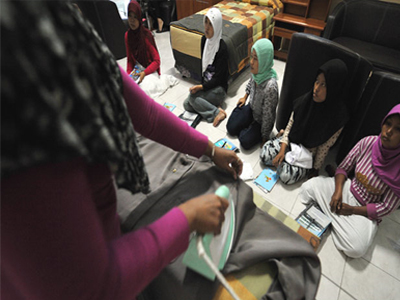 Σκληραίνει τη στάση της απέναντι στην Ινδονησία