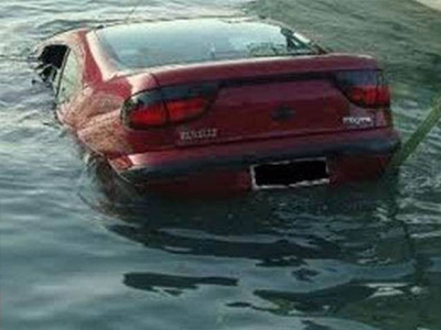 Χανιά: Εντοπισμός αυτοκινήτου μέσα στη θάλασσα