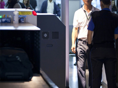 «Χαλαρώνουν» οι έλεγχοι στα αεροδρόμια για τους ηλικιωμένους