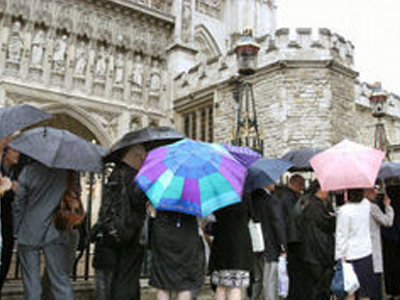 Τίμησαν τα θύματα του σεισμού της Ιαπωνίας