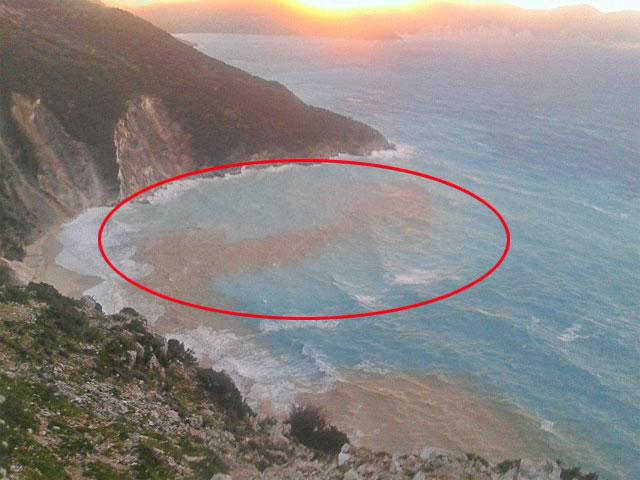 Παραλία του Μύρτου: Η εικόνα στο λεγόμενο «Σχίσμα του Χάρακα»