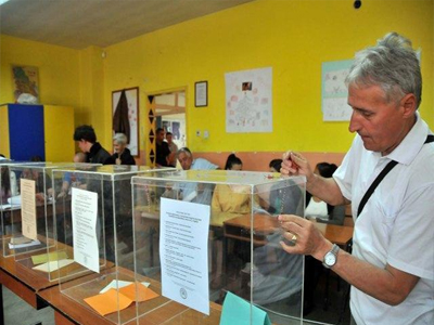 Χωρίς τέλος οι καταγγελίες για νοθεία στη Σερβία