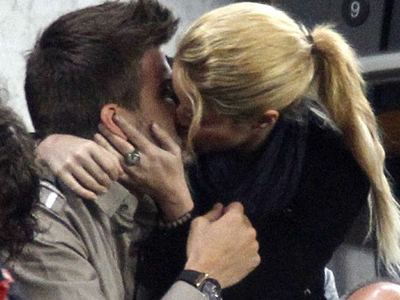 Γιόρτασαν τη νίκη με ένα φιλί