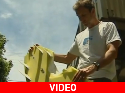 Γλύτωσε από τα σαγόνια του καρχαρία! Γλύτωσε από τα σαγόνια του καρχαρία!