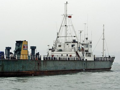 Δε σταμάτησε σε έλεγχο «ύποπτο» πλοίο από τη Β. Κορέα