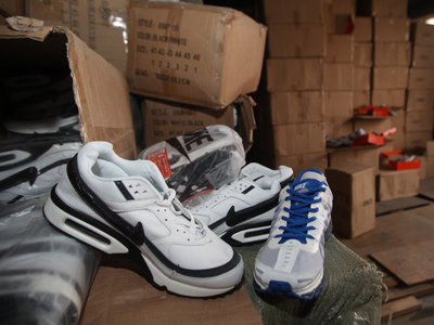 Δεν πήγαν για παπούτσια