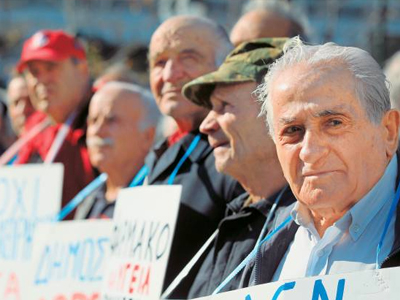 Στους δρόμους οι συνταξιούχοι του Ηρακλείου Κρήτης Στους δρόμους οι συνταξιούχοι του Ηρακλείου Κρήτης