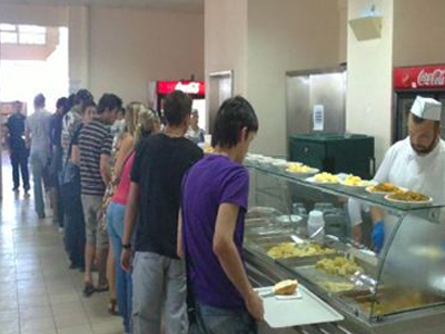 Αντιδρούν για το προσωρινό κλείσιμο των εστιατορίων σίτισης