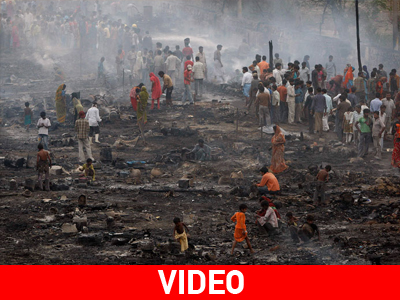 Ινδία: «Στάχτη» 300 καταλύματα σε παραγκούπολη