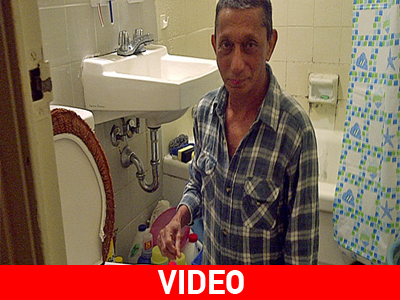 Βρήκε φίδι μέσα στη λεκάνη!