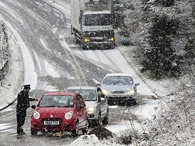 Χιονοπτώσεις σημειώνονται στην Κρήτη – Επί ποδός οι δήμοι για να παραμείνουν οι δρόμοι ανοιχτοί