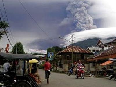 «Ξύπνησε» ηφαίστειο στην Ινδονησία