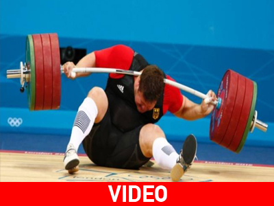 Η μπάρα του… «έκατσε» στον αυχένα