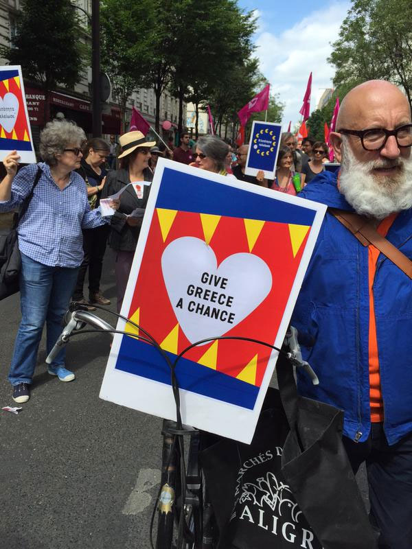 «Δώστε μια ευκαιρία στην Ελλάδα», σε μια παράφραση του γνωστού τραγουδιού του John Lennon