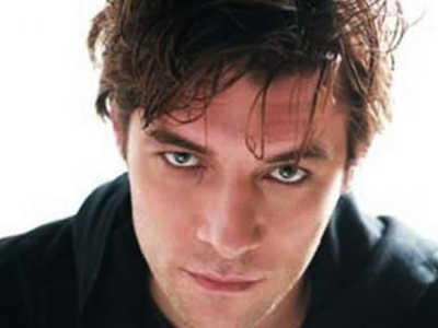 Ενοχλημένος από τους πολιτικούς