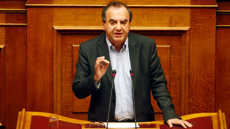 Στρατούλης: «Δεν θα θιγούν θεμελιωμένα δικαιώματα εργαζόμενων μητέρων με ανήλικα»