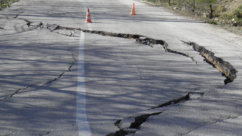 Πάτρα: Καθίζηση του οδοστρώματος στην έξοδο προς Αθήνα