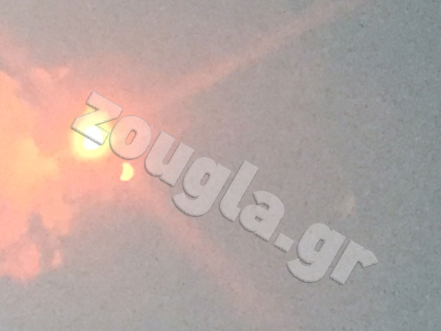 11.45: Καταγραφή του φαινομένου στην κορύφωσή του μέσω i-phone και καπνισμένου γυαλιού