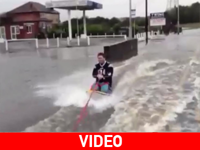 Βρετανία: Έκανε surfing σε δρόμο… ποτάμι!