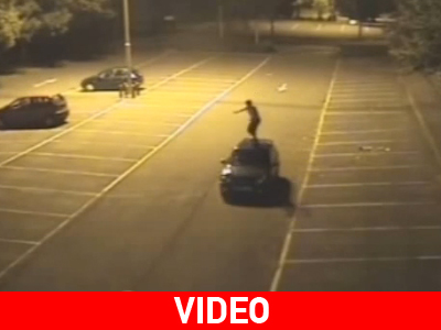 Βρετανία: Ο surfer της… οροφής!