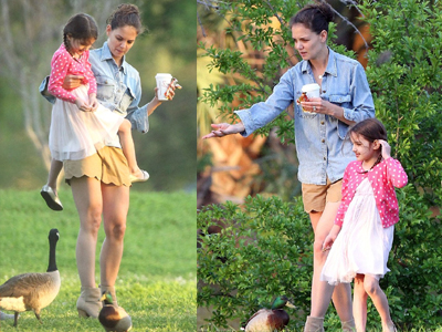 Βόλτα με την κόρη της!