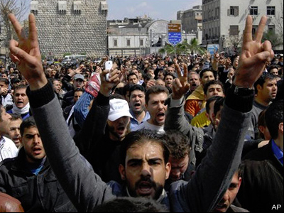 Κατηγορούν τις Η.Π.Α. για τις μαζικές διαδηλώσεις