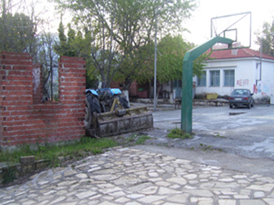 Μετέτρεψαν το σχολείο σε πάρκινγκ