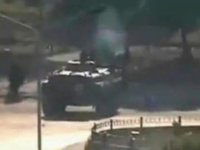 Εισβολή τεθωρακισμένων σε πόλη της Συρίας
