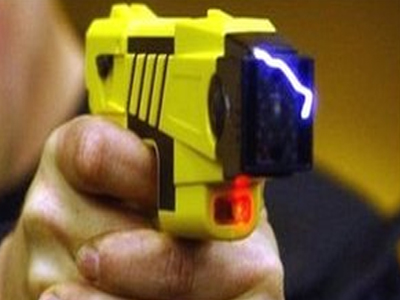 Έκαναν ηλεκτροσόκ σε ηλικιωμένο