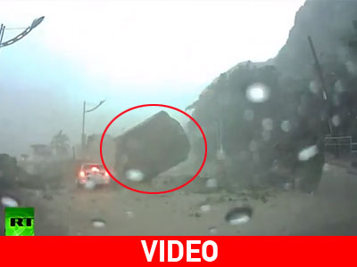 Ταϊβάν: Ο βράχος σταμάτησε δίπλα στο αυτοκίνητο