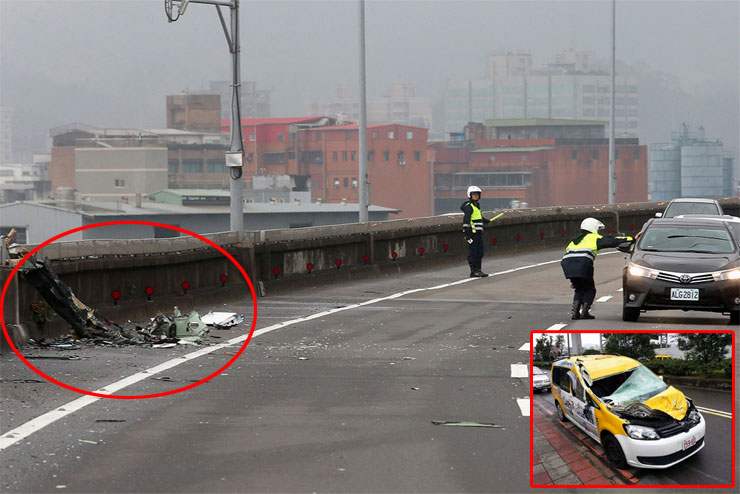 Συντρίμμια στην άκρη της γέφυρας - Το κατεστραμμένο ταξί