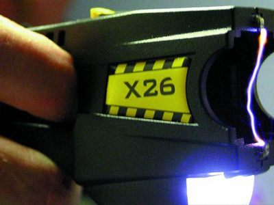 Σοκ: Έδεσαν γυναίκα με καλώδιο τηλεφώνου και την έκαψαν με taser