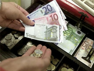 Στο «κόκκινο» δύο στους τρεις φορολογούμενους