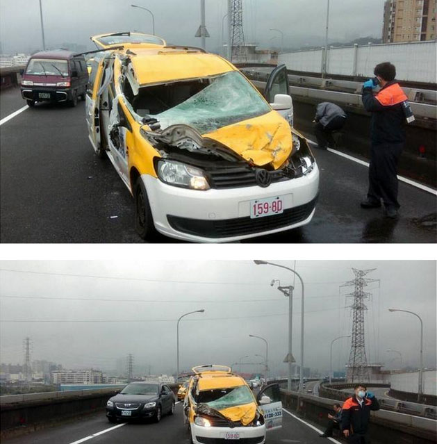 Το ταξί πάνω στο οποίο προσέκρουσε το φτερό του αεροπλάνου