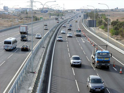 Πάνω από ένα δισ. ευρώ τα έσοδα από τα τέλη κυκλοφορίας