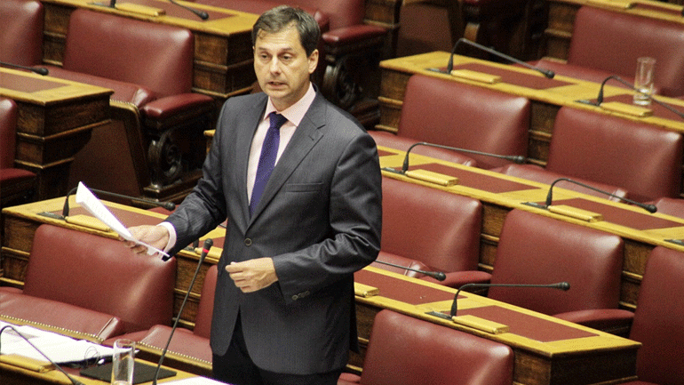 Θεοχάρης: Πυρά κατά Φλαμπουράρη και αναφορές σε «μαύρα ταμεία»